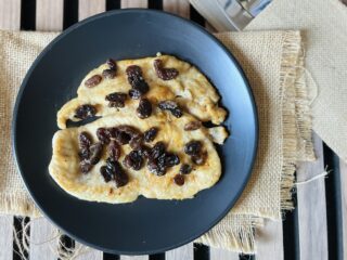 Scaloppine di pollo uvetta e marsala