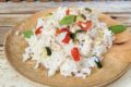 Insalata di riso con pollo e verdure