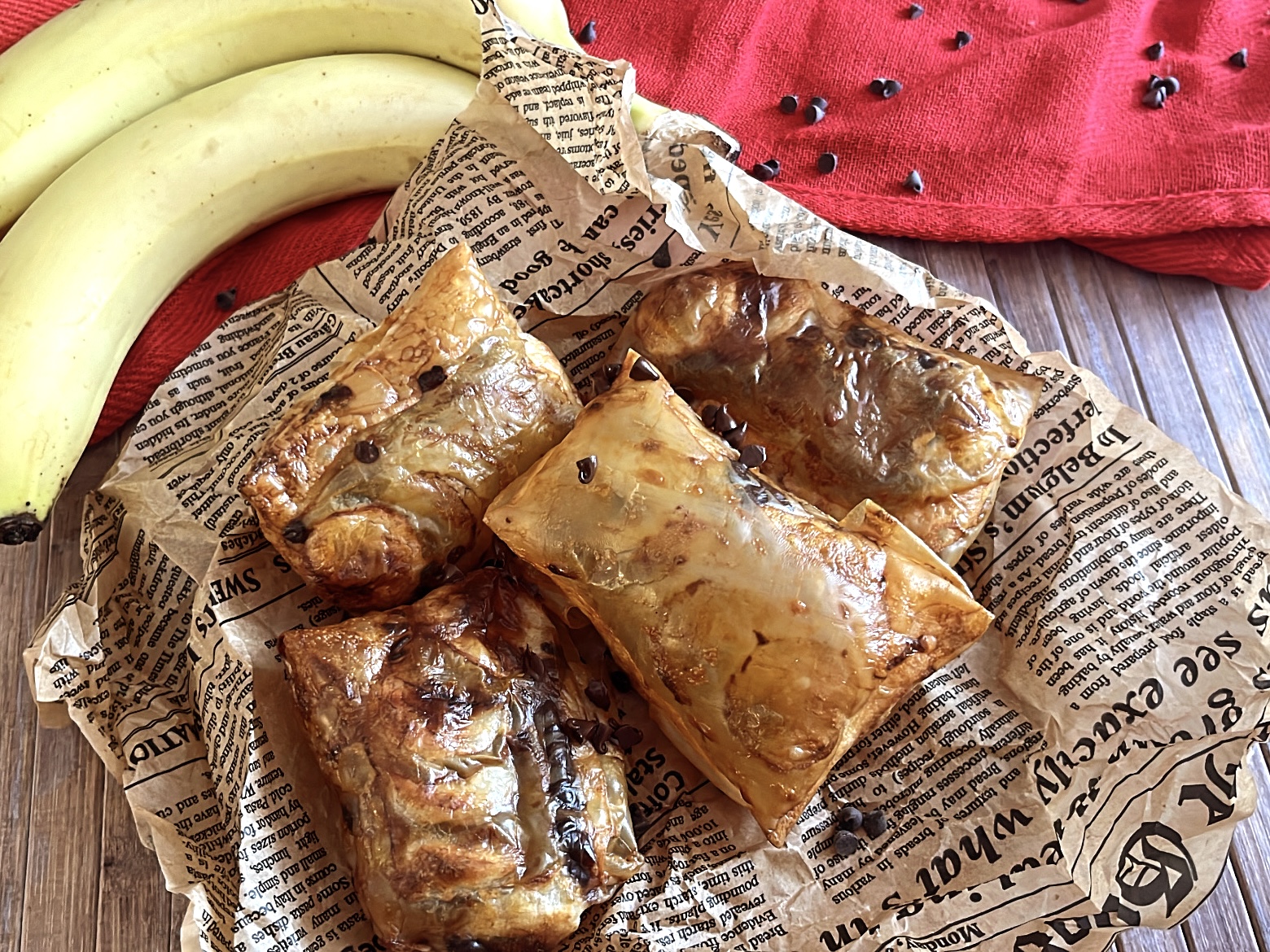 Sfoglie di riso con banane e cioccolato
