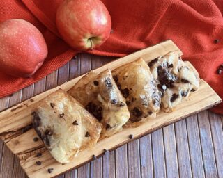 Sfoglie di riso con mele e cioccolato