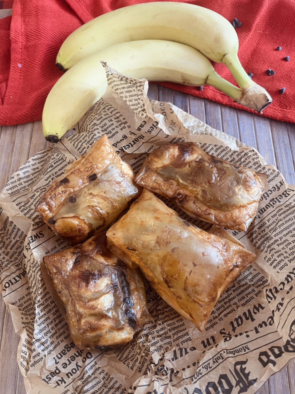 Sfoglie di riso con banane e cioccolato