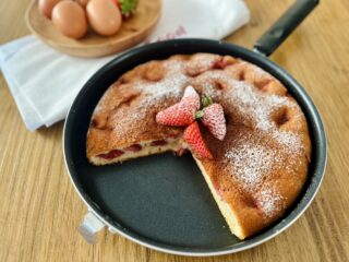 Torta di fragole in padella