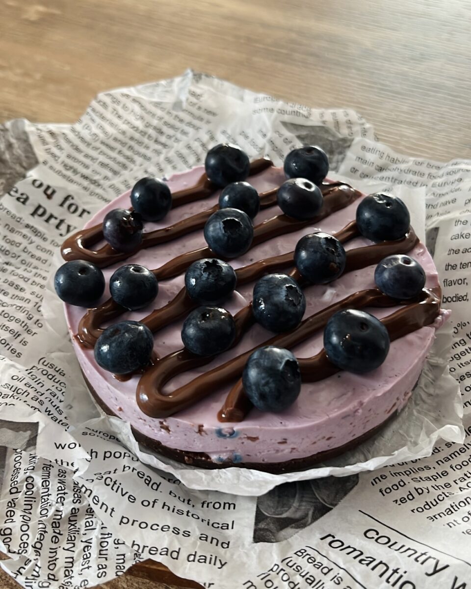 Torta fredda allo yogurt e mirtilli