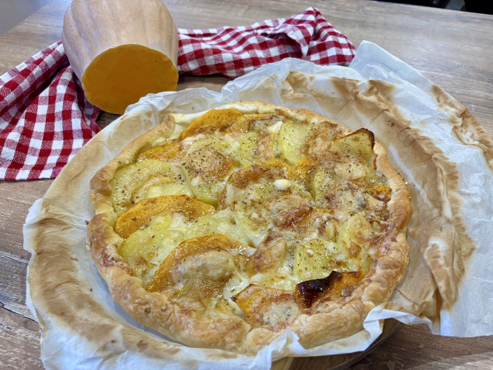 Torta sfogliata con zucca patate e gorgonzola