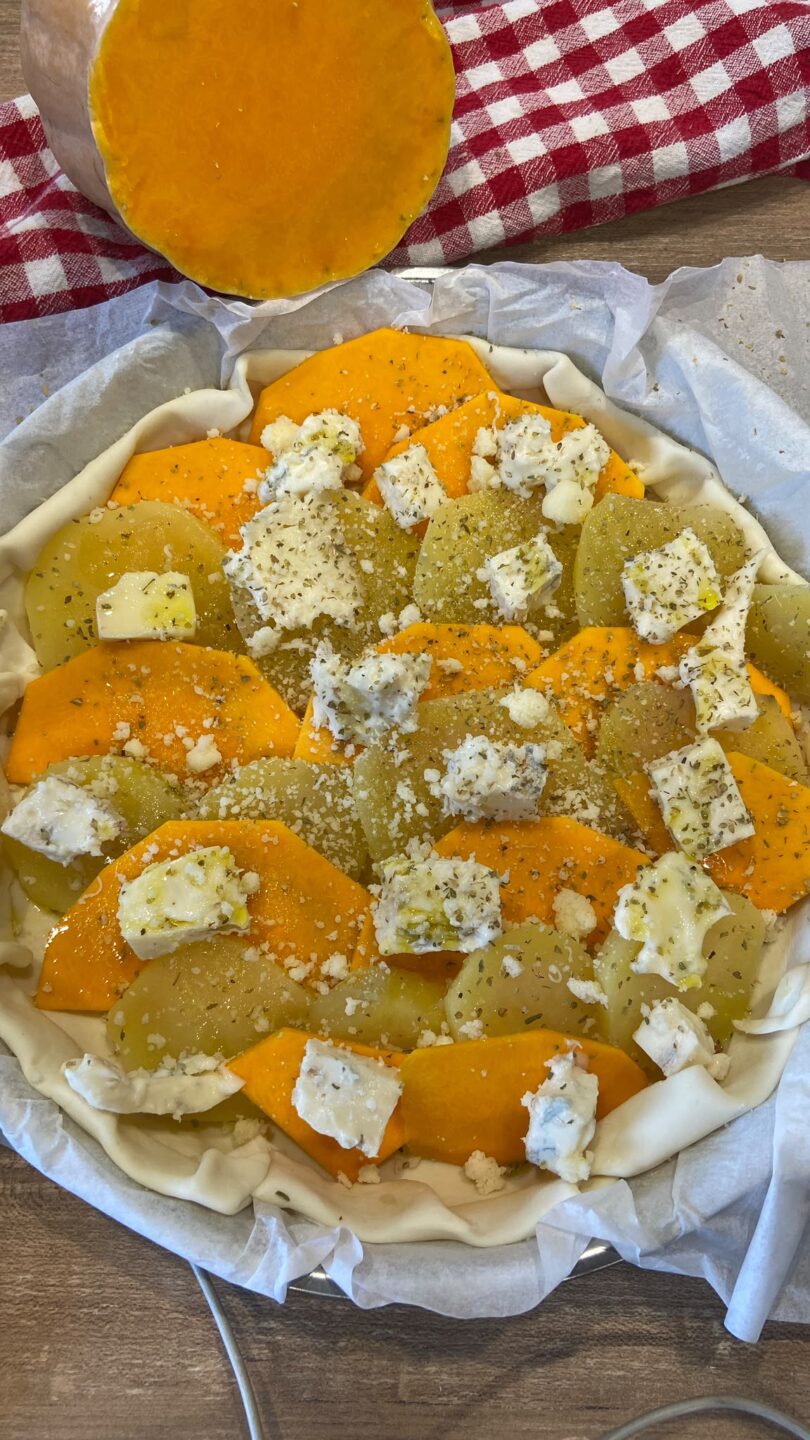 Torta sfogliata con zucca patate e gorgonzola
