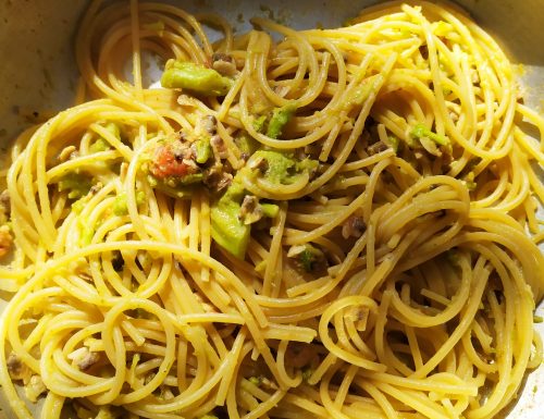 Spaghetti alle vongole con crema di broccoletti