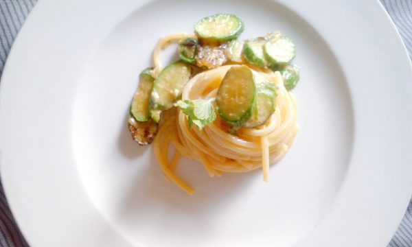 Piatto del giorno: Carbonara vegetariana con zucchine e menta!