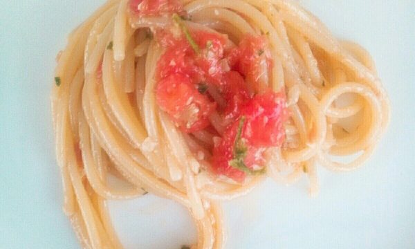 Sciuè Sciuè gli Spaghetti al pesto di Pantelleria