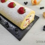 rotolo con panna fragole e mirtilli