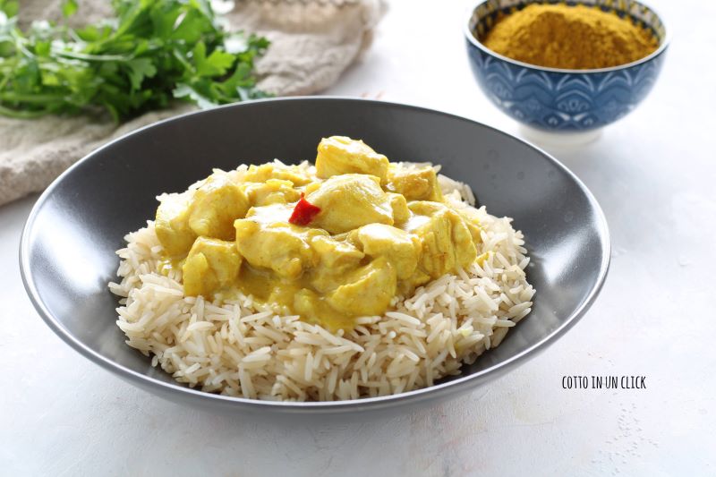 pollo al curry piatto tipico indiano