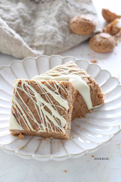 tagliate la torta fredda a cubotti e servite