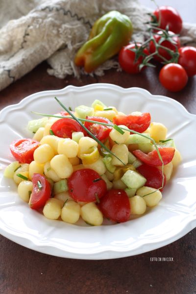 mescolate i gnocchetti e aggiungete l'erba cipollina tritata