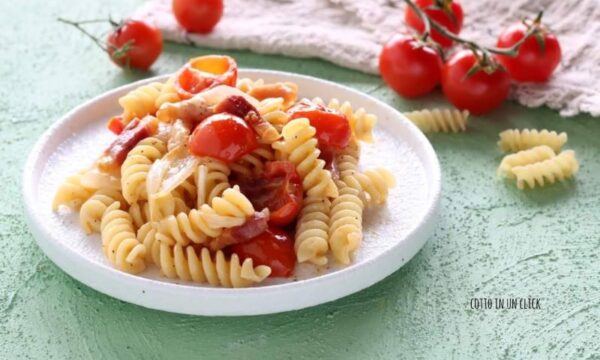 Pasta con guanciale e pomodorini, facile e veloce