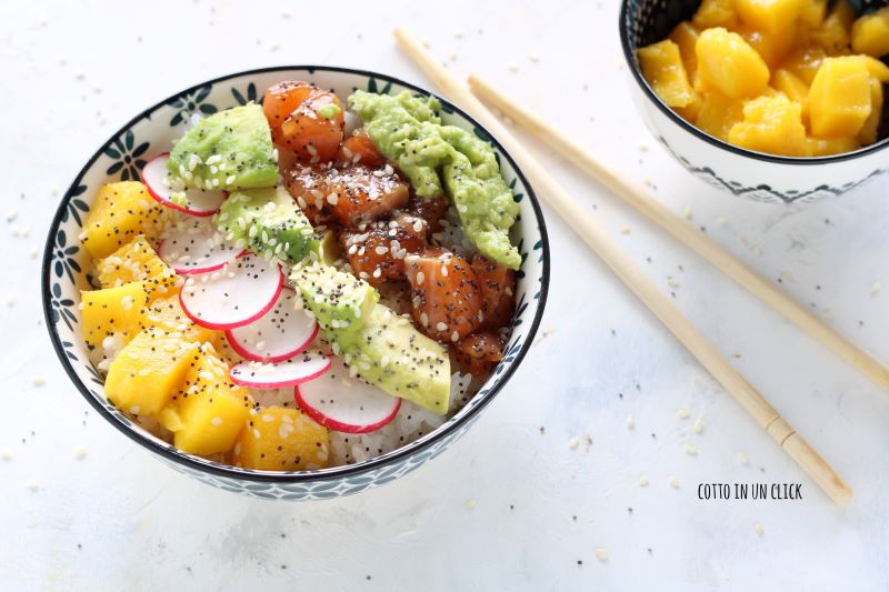 poke con salmone e mango