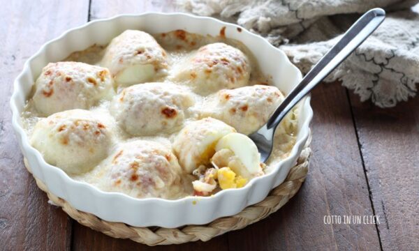 Uova gratinate con besciamella