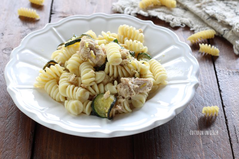 pasta con zucchine tonno e limone
