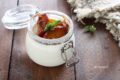 Panna cotta con pesche caramellate