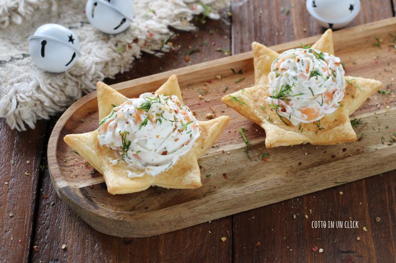 cestini di pasta sfoglia natalizi ripieni salati