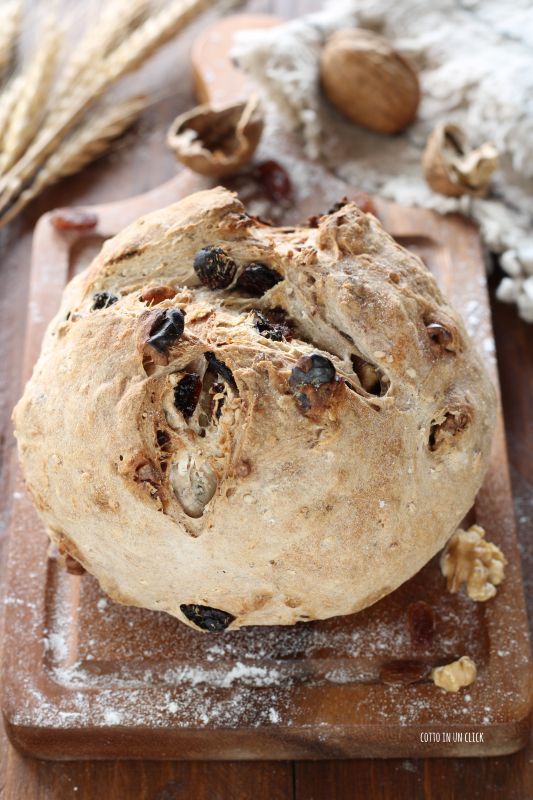 pane con noci e uvetta