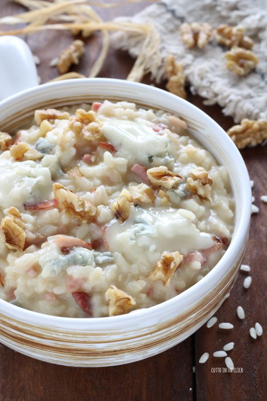 risotto gorgonzola, speck e noci in pentola a pressione