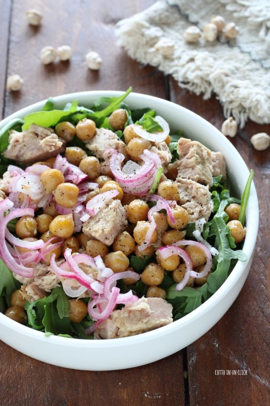 insalata di ceci, tonno e cipolla