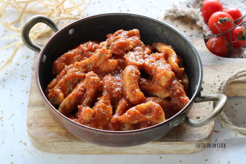 straccetti di pollo cremosi al pomodoro e origano