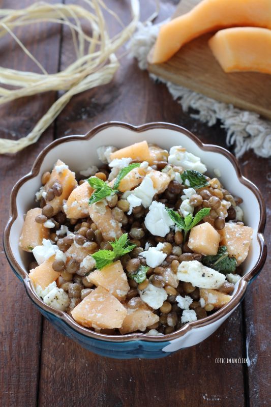 insalata di lenticchie con feta, melone e menta