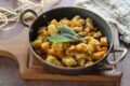 Bocconcini di pollo alla zucca e salvia in padella
