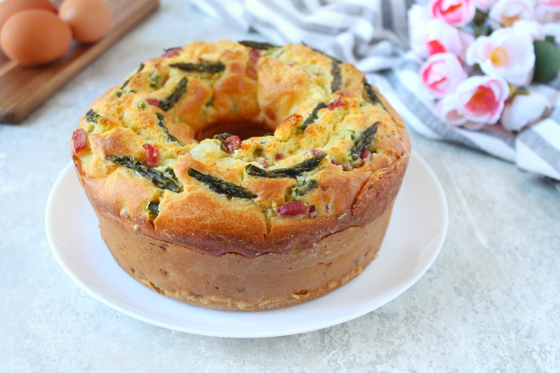 ciambellone salato con asparagi e pancetta