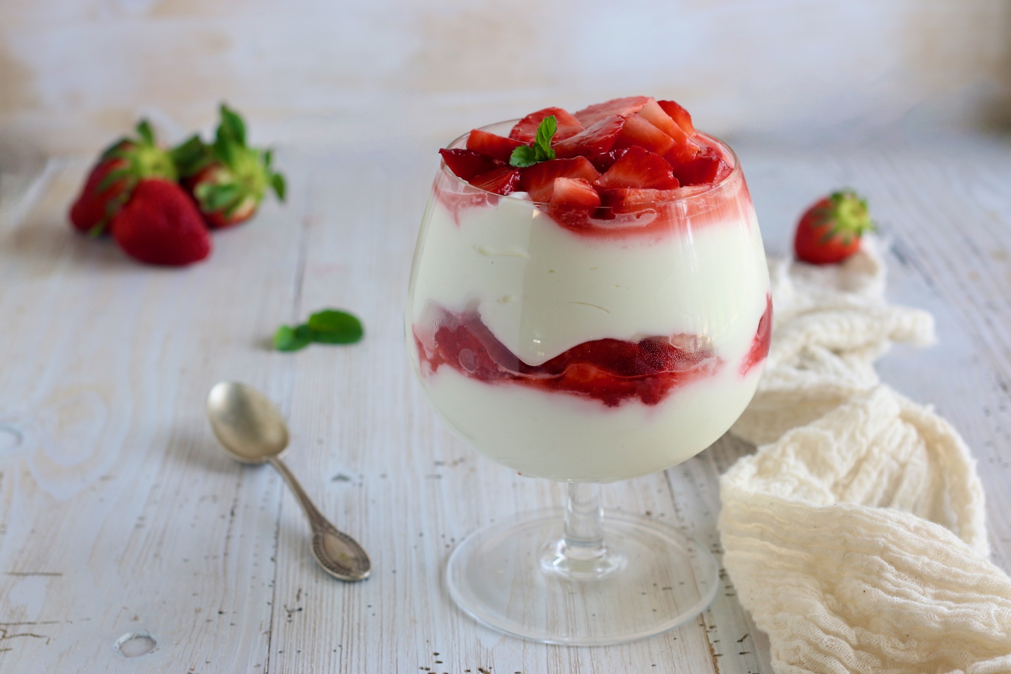 Mousse allo yogurt con fragole - creando si impara