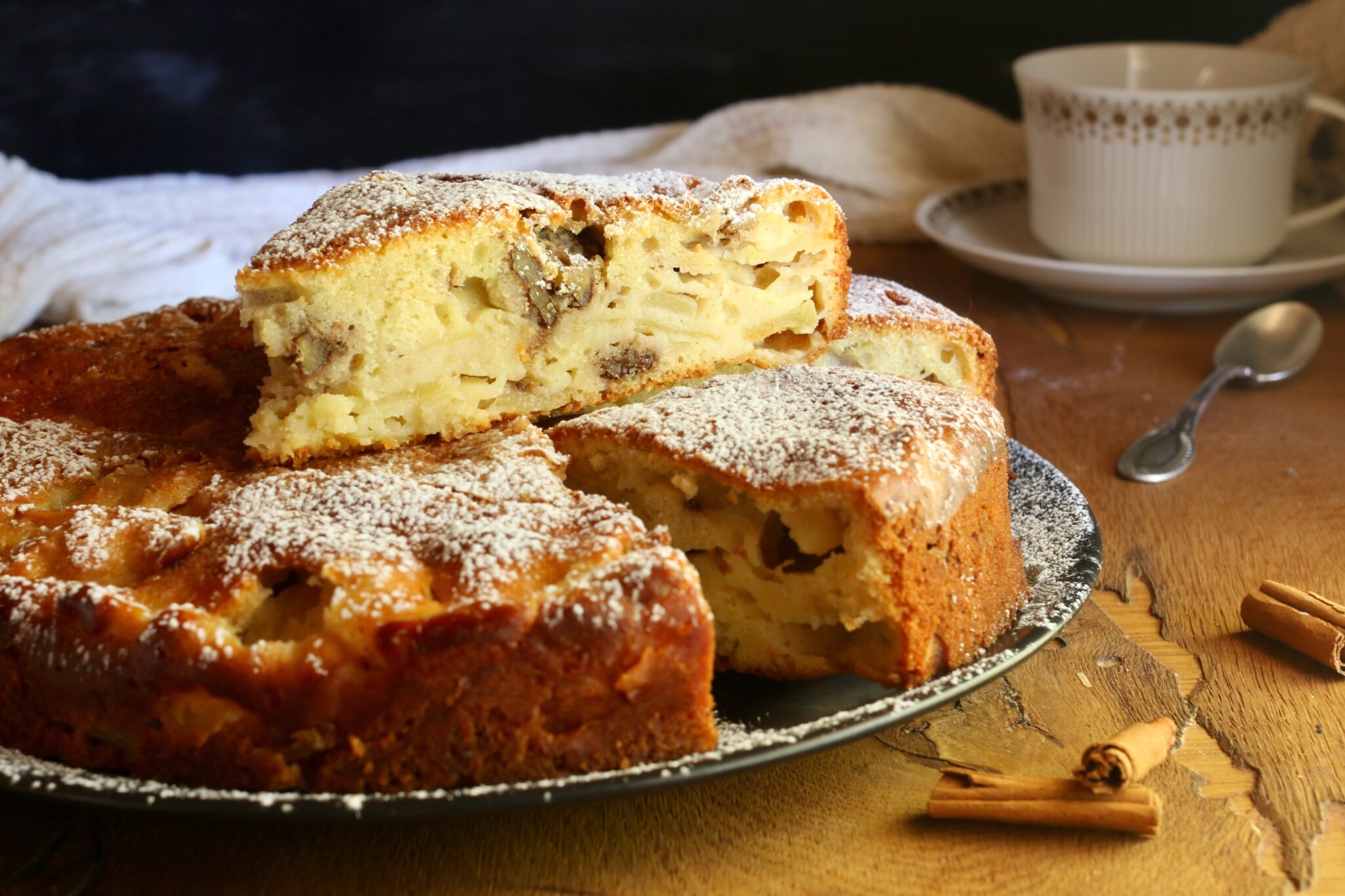torta di mele noci uvetta e cannella