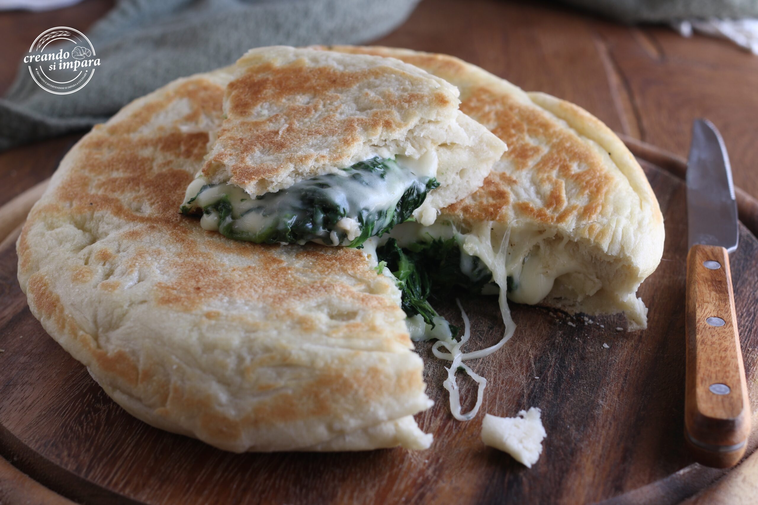 Focaccia Cotta In Padella Con Spinaci E Scamorza Creando Si Impara