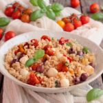 Insalata d'orzo con pomodorini caramellati e mozzarelline