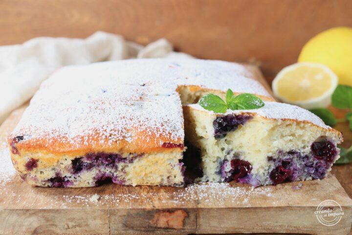 Torta con yogurt e mirtilli