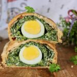 Rotolo di pasta sfoglia con ricotta e spinaci