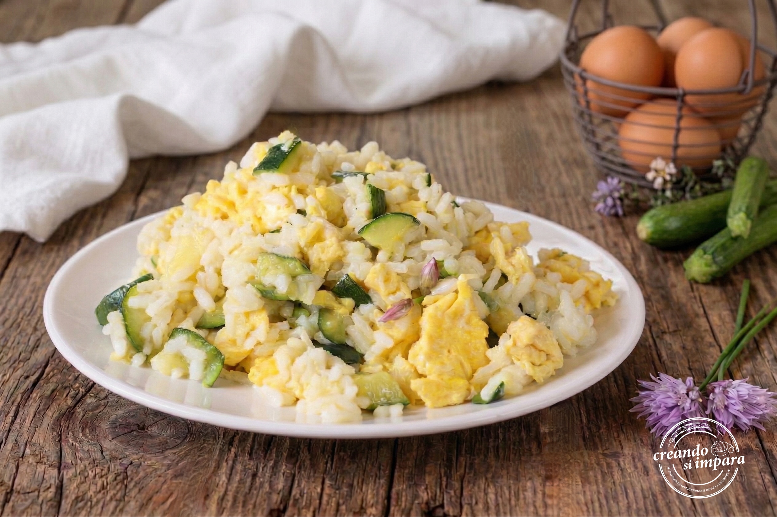 Insalata di riso con zucchine e uova