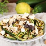 insalata di zucchine con feta e noci