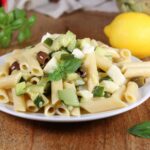 pasta fredda con zucchine e mozzarella