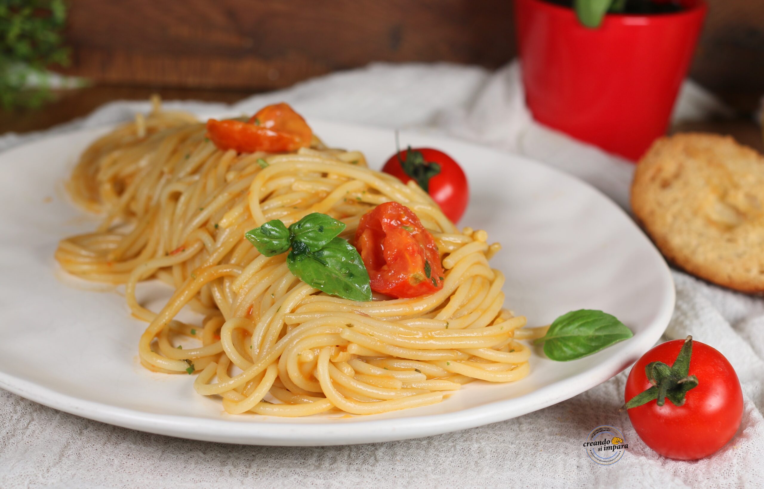 spaghetti con crema di pomodoro e avocado