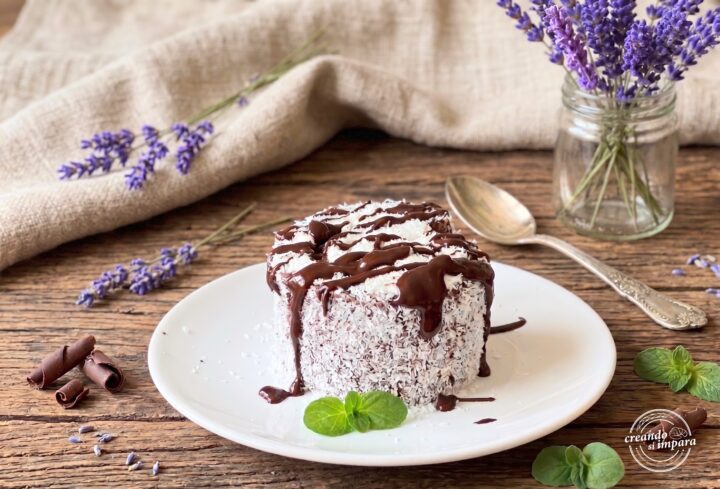 Girelle al cacao con cocco e panna