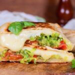 fagottini di piadine con zucchine e formaggio