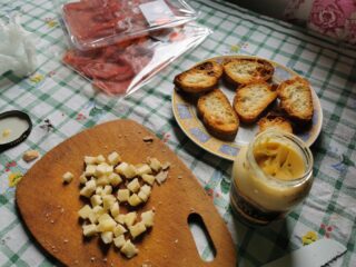 preparazioni crostini bastardo del grappa e pera