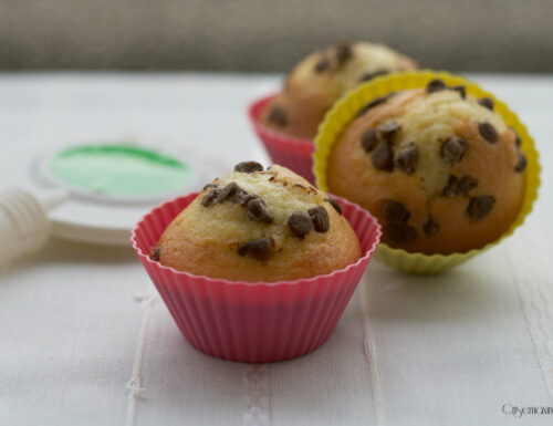 Muffin con gocce di cioccolato, ricetta facile e golosa