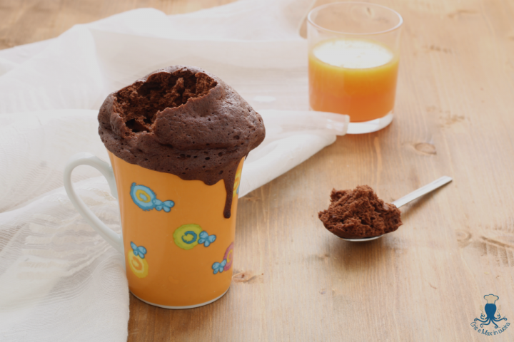 Torta in tazza cacao e arancia