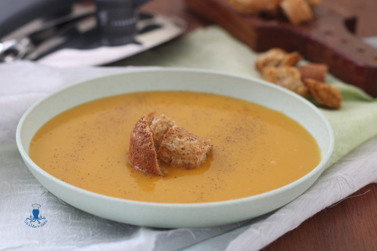 CREMA DI ZUCCAcon PATATE E CIPOLLE in pentola a pressione