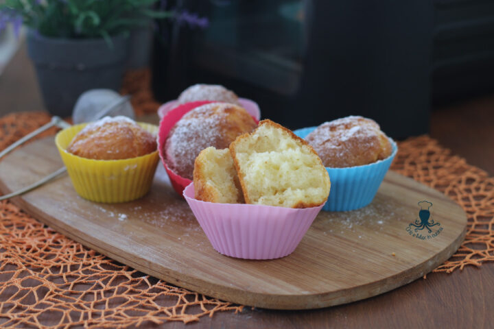 Muffin soffici allo yogurt in friggitrice ad aria