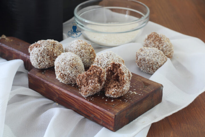Dolcetti banana e cocco senza zucchero in friggitrice ad aria