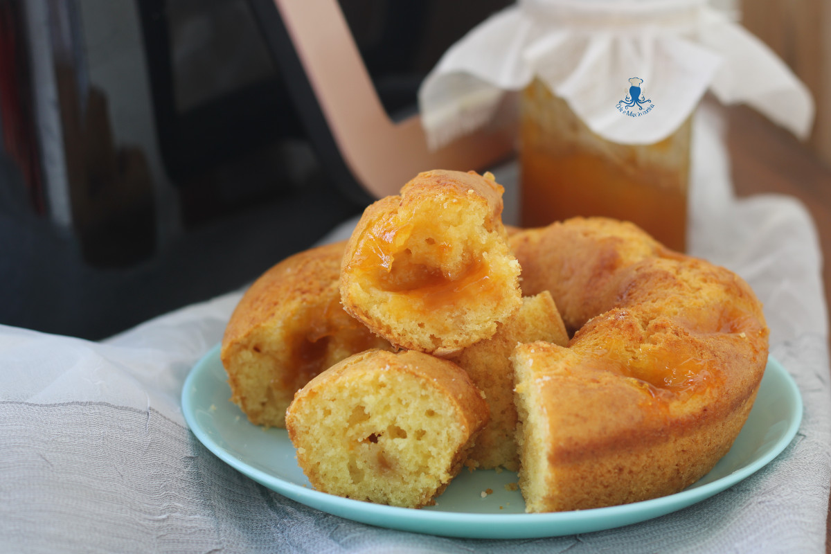 Ciambella soffice alla confettura senza burro in friggitrice ad aria