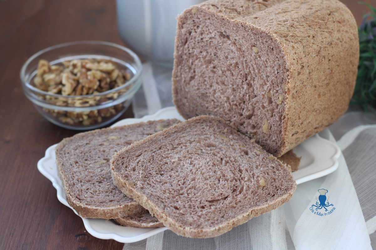 Pane integrale alle noci con la macchina del pane1
