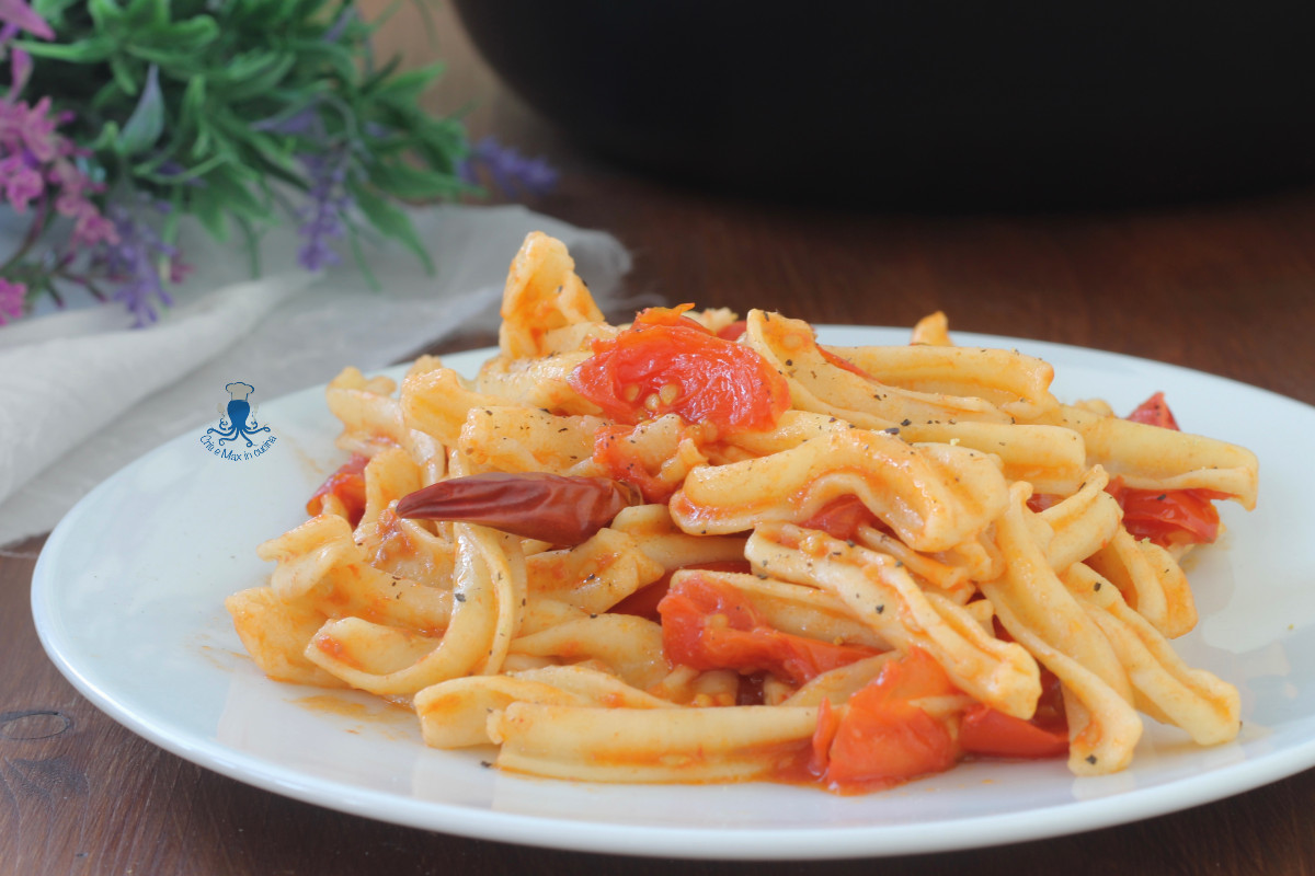 Pasta di semola con pomodorini salati1